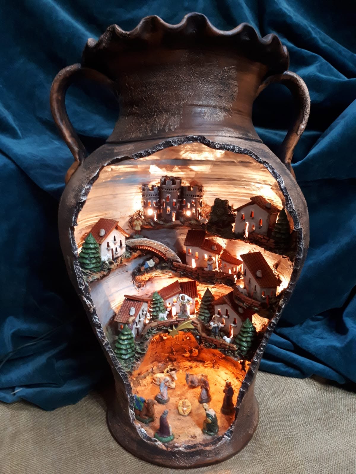 Presepe in anfora decorativa